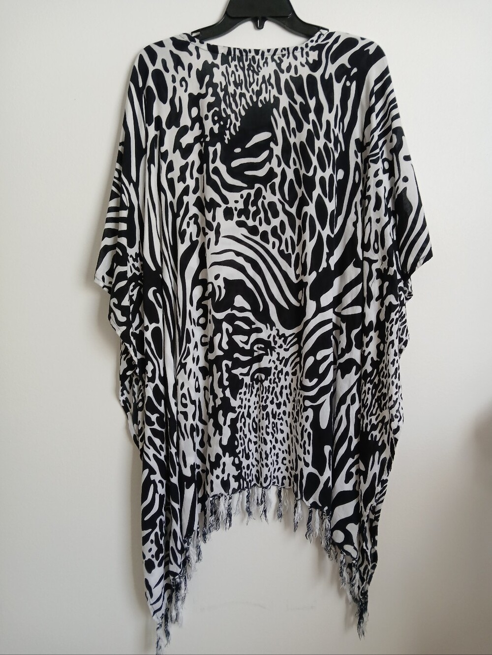 Island Planet Tassle Hem Black White Boho Top - Picture 10 of 12